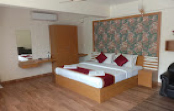 Hormuz Inn