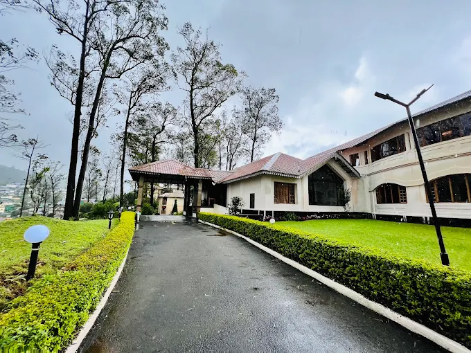 TEA COUNTRY MUNNAR