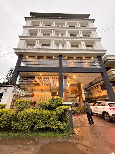 GRAND PLAZA MUNNAR