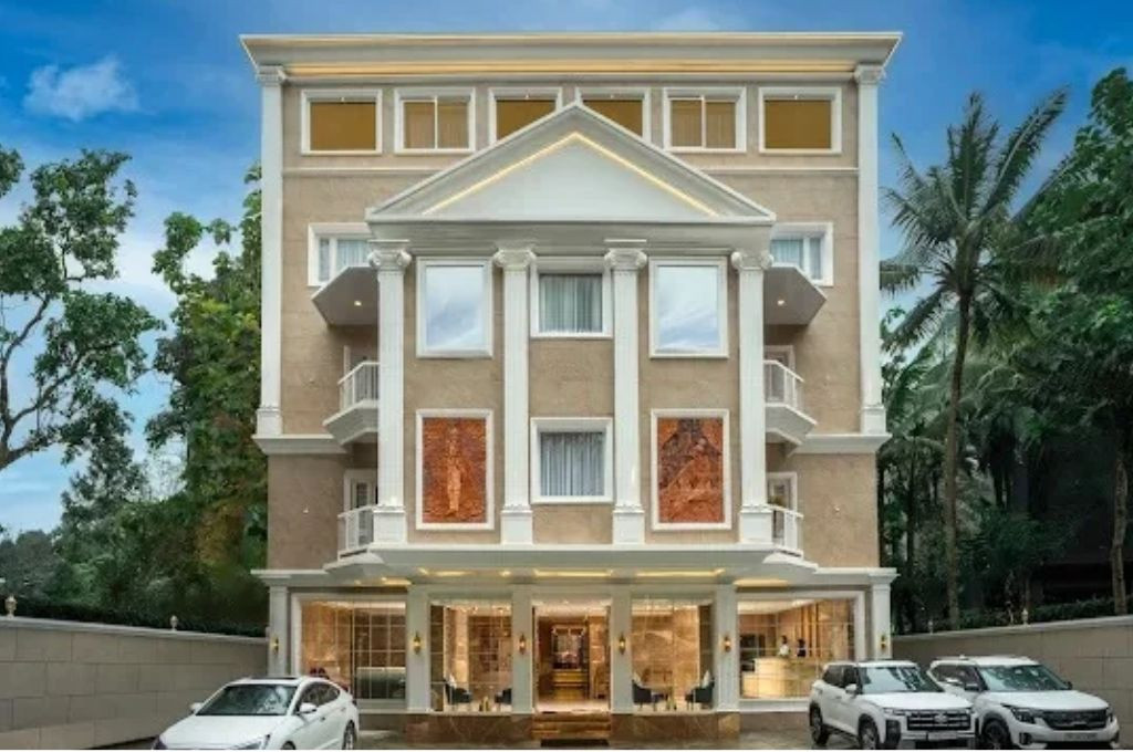 GRAND HOTEL