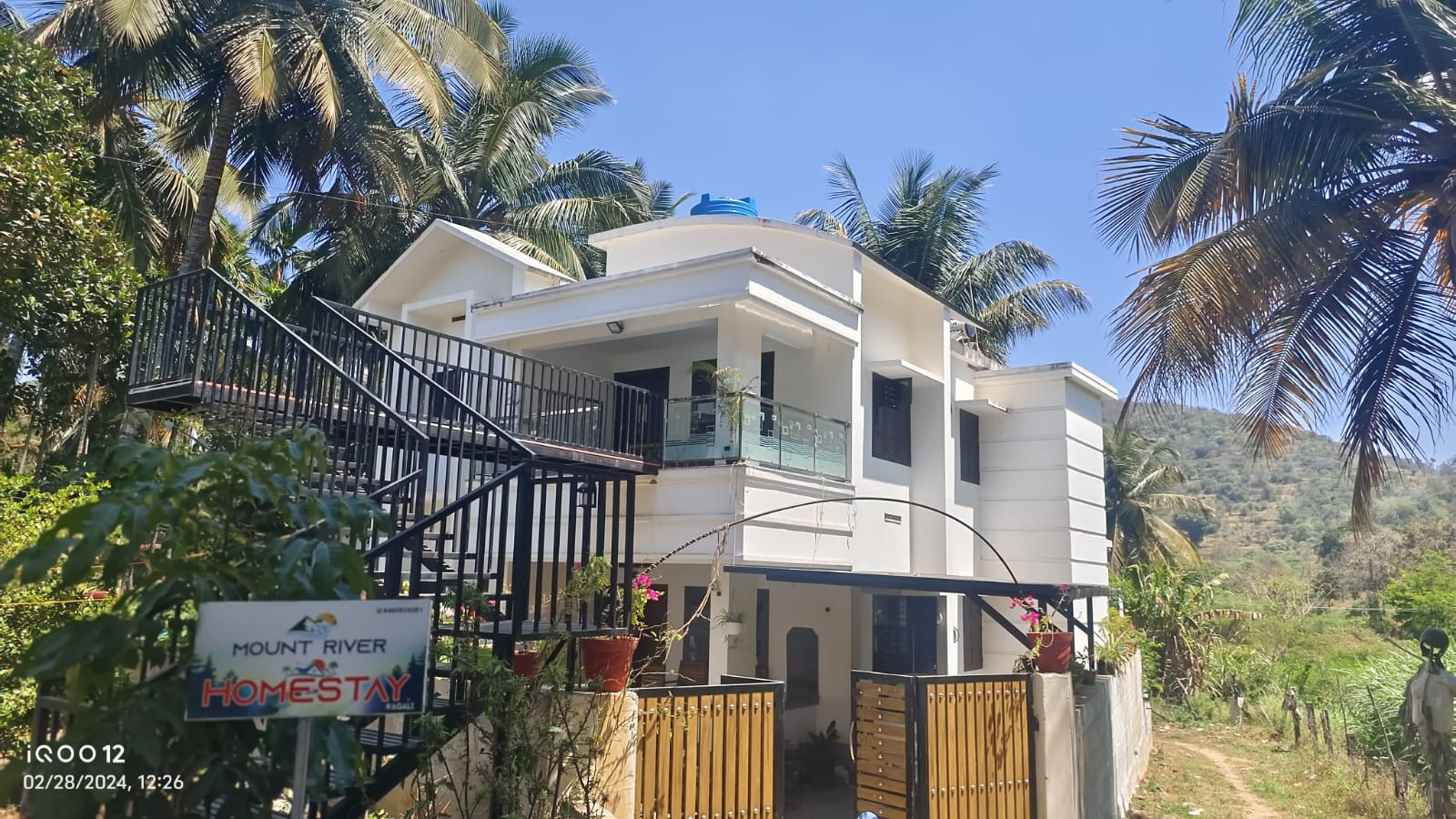 MOUNT RIVER HOMESTAY